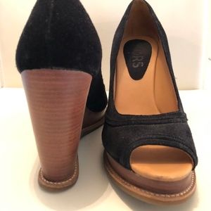 Michael Kors BLACK SUEDE PLATFORM WEDGE Peep Toe